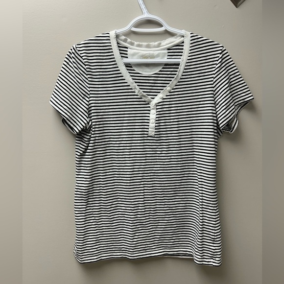 Cherokee Women’s Black & White T Shirt - Picture 1 of 3